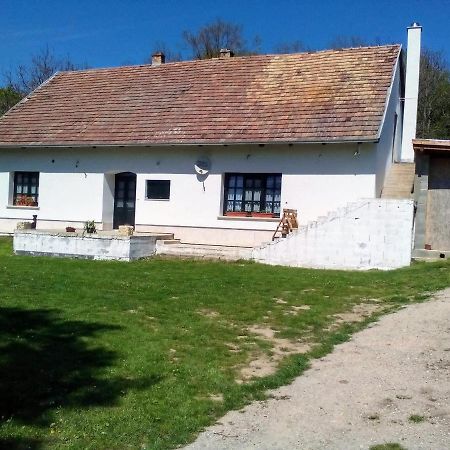 Gerecse Vendégház Sutto Kültér fotó
