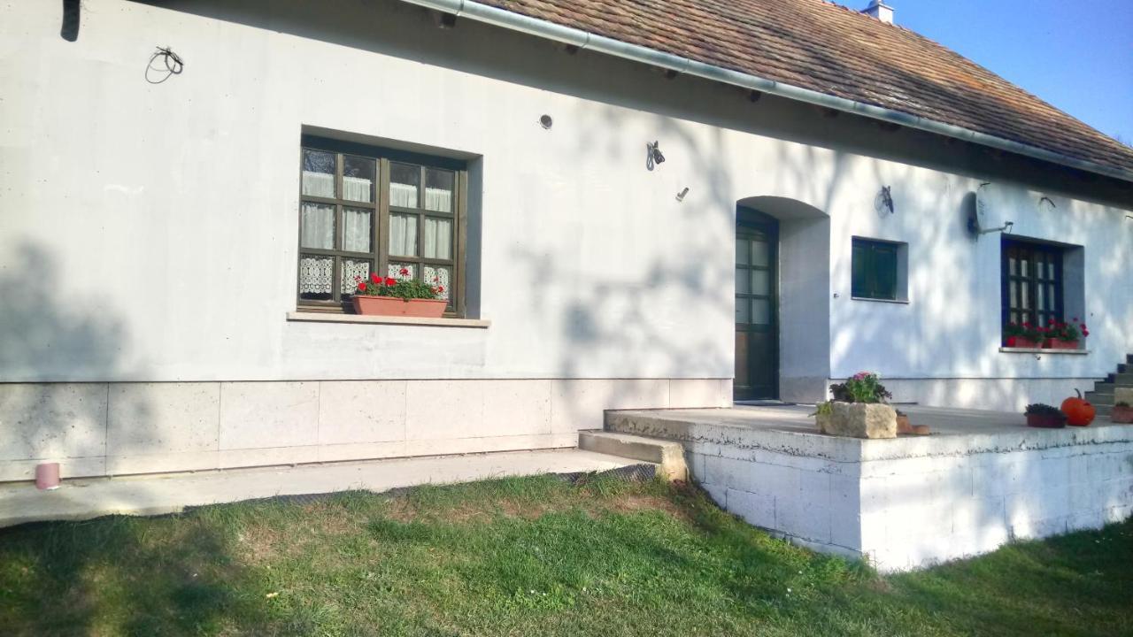 Gerecse Vendégház Sutto Kültér fotó